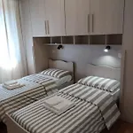 House, 300 M Dal Mare, アパート マリーナ・ディ・マッサ