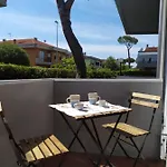 House, 300 M Dal Mare, *