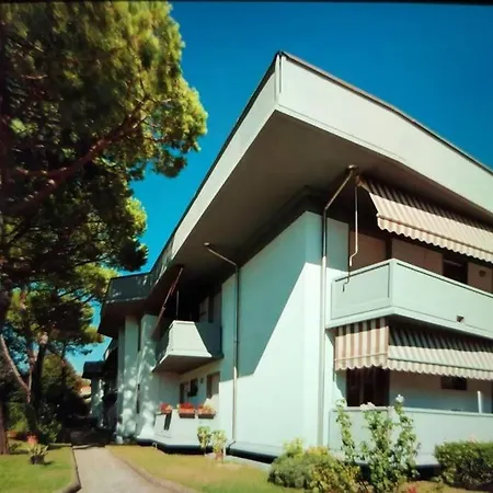 House, 300 M Dal Mare,