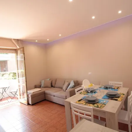 House, 300 M Dal Mare, *