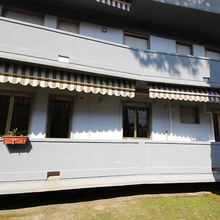 House, 300 M Dal Mare,